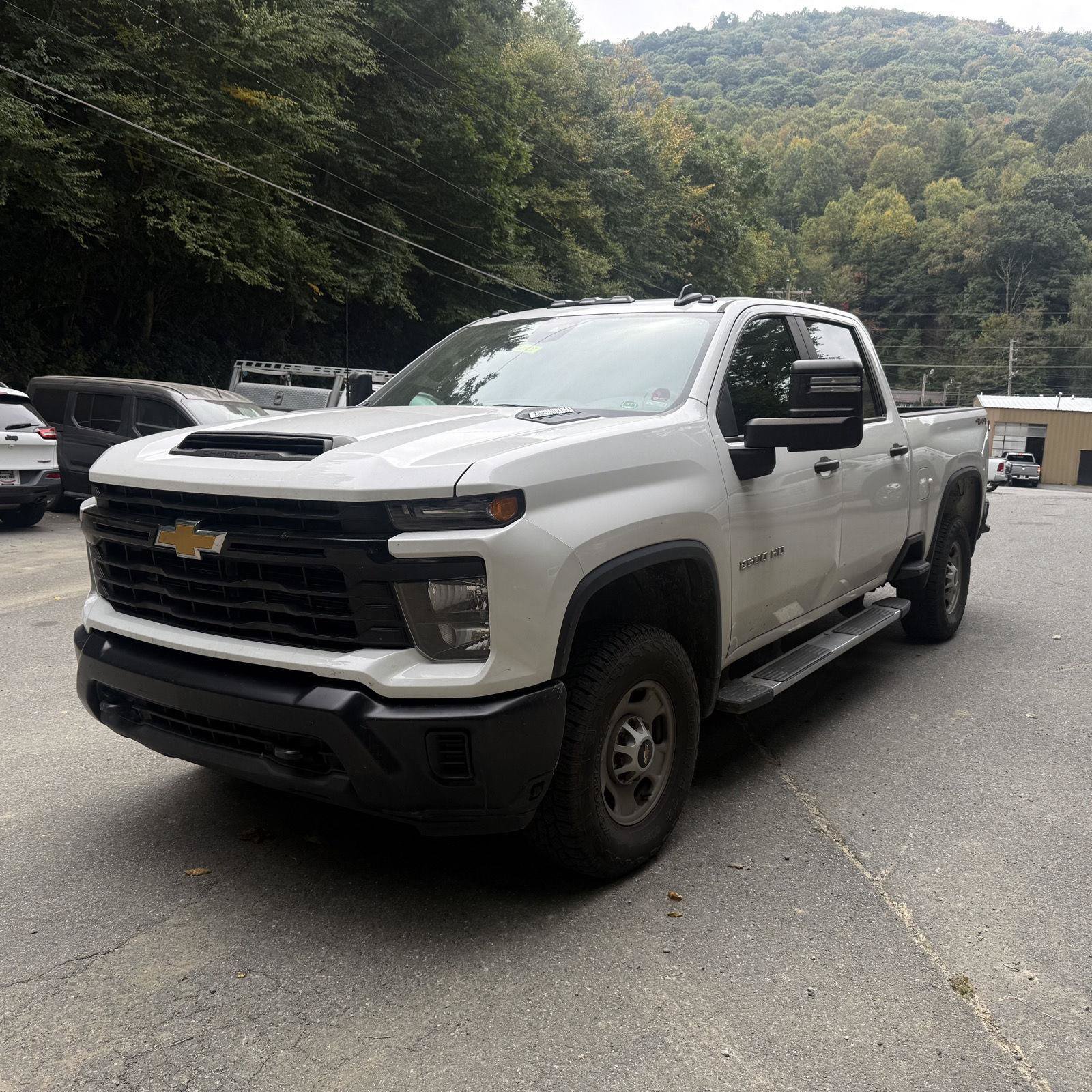 Used 2024 Chevrolet Silverado 2500 W/T AWD/4WD image 4