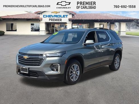 Used 2023 Chevrolet Traverse LT FWD image 1