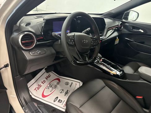 New 2026 Chevrolet Trax RS w/ Sunroof Package FWD image 11