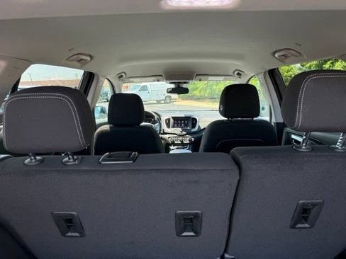 Certified 2024 GMC Terrain SLE w/ Driver Convenience Package FWD image 9