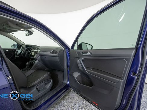 Used 2021 Volkswagen Tiguan SE FWD image 38
