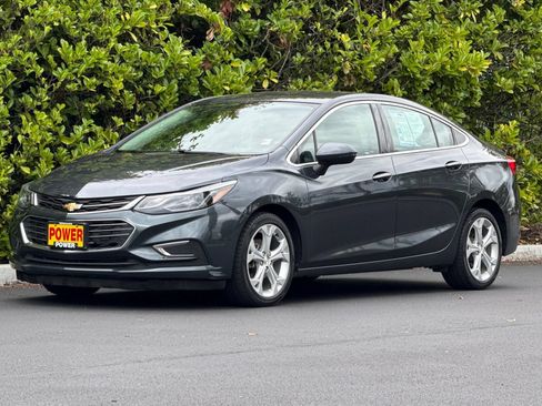 Used 2017 Chevrolet Cruze Premier FWD image 8
