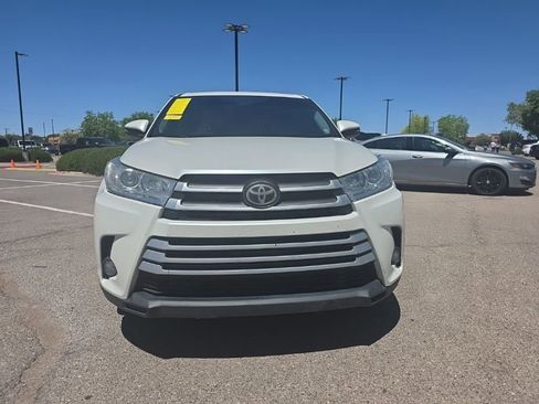 Used 2019 Toyota Highlander Plus FWD image 10