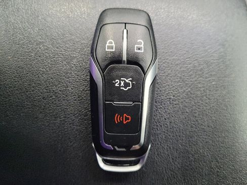 Used 2016 Ford Edge SEL image 32