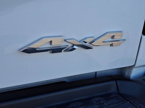 Used 2024 RAM 2500 Tradesman w/ Chrome Appearance Group image 32