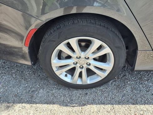 Used 2015 Chrysler 200 Limited image 8