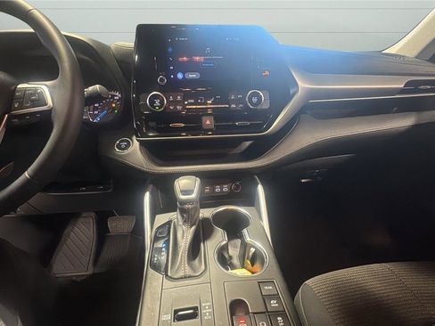 Used 2023 Toyota Highlander LE image 17