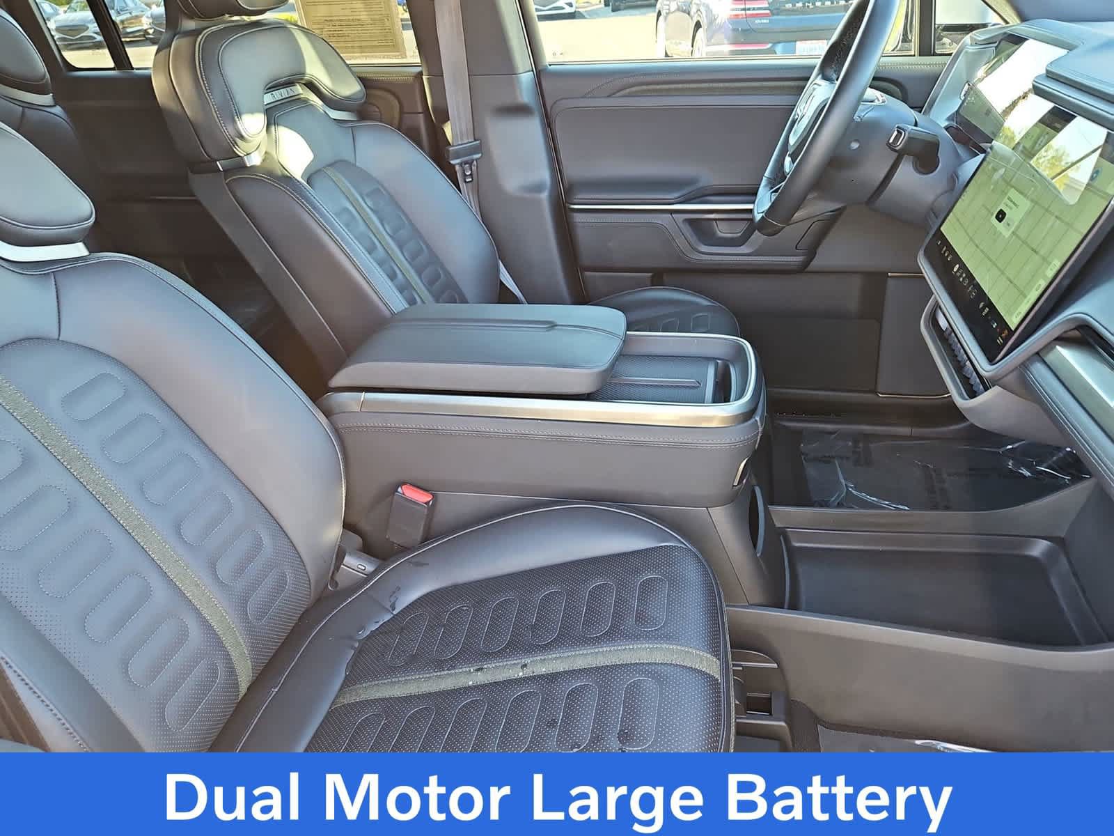 Used 2025 Rivian R1S Adventure Dual AWD/4WD image 18