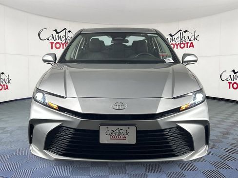 Used 2025 Toyota Camry LE image 3