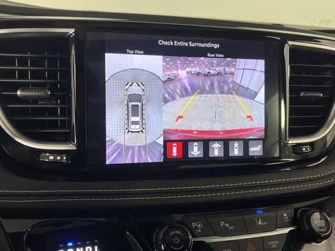 Used 2021 Chrysler Pacifica Limited w/ Uconnect Theater Family Group image 16