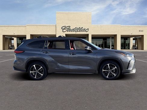 Used 2021 Toyota Highlander XSE image 4