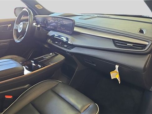 Used 2025 Buick Enclave Avenir image 13