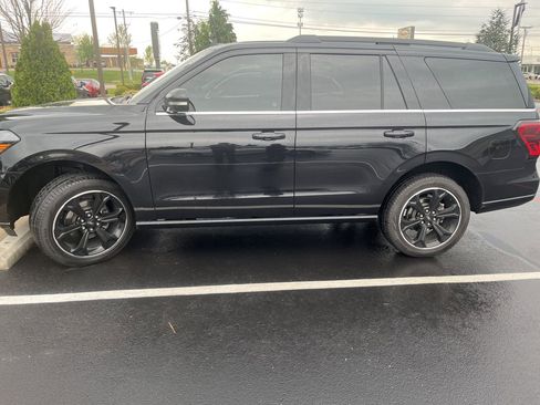 Used 2024 Ford Expedition Limited image 6