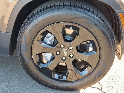 Used 2025 Land Rover Defender 110 S image 10