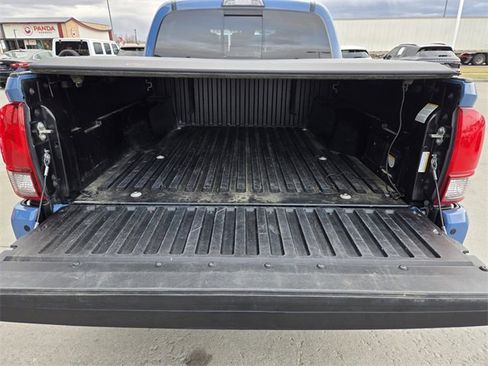 Used 2019 Toyota Tacoma TRD Off-Road image 10