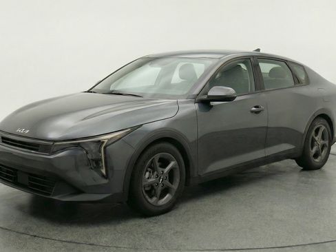Used 2025 Kia K4 LXS image 3