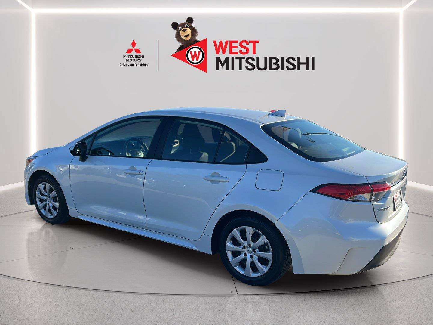 Used 2025 Toyota Corolla LE FWD image 3
