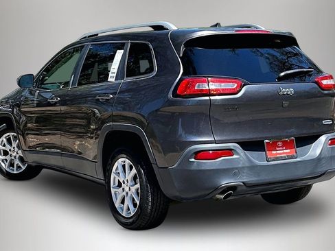 Used 2017 Jeep Cherokee Latitude w/ Comfort/Convenience Group FWD image 4