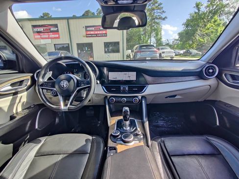 Used 2018 Alfa Romeo Giulia Ti w/ TI Performance Package AWD/4WD image 8