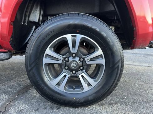 Used 2019 Toyota Tacoma TRD Sport image 25