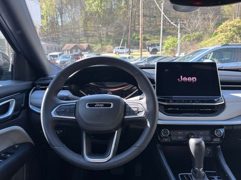 Used 2025 Jeep Compass Limited AWD/4WD image 35