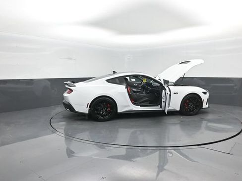 New 2026 Ford Mustang GT w/ GT Performance Package RWD image 33