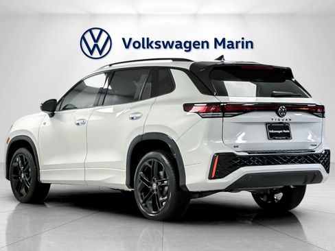 New 2026 Volkswagen Tiguan SE R-Line image 3