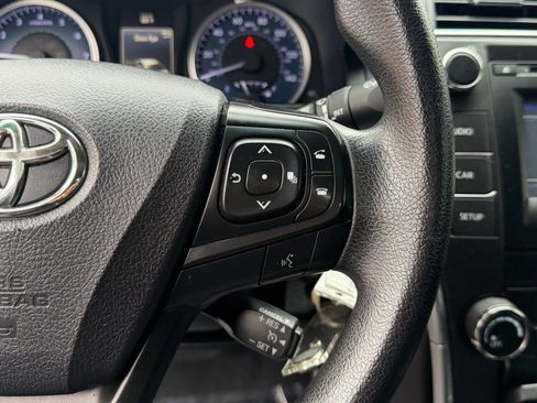 Used 2017 Toyota Camry LE image 23