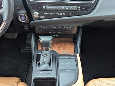 Used 2022 Lexus ES 300h Ultra Luxury image 19