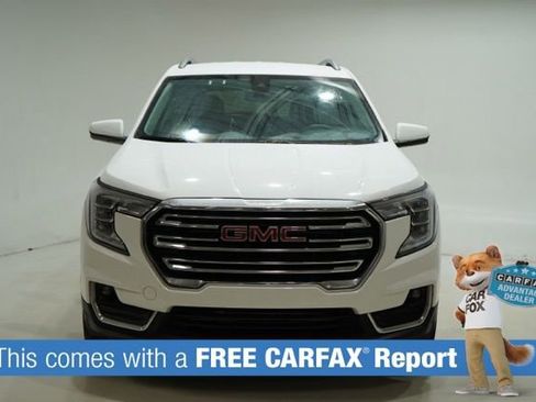 Used 2024 GMC Terrain SLT image 2