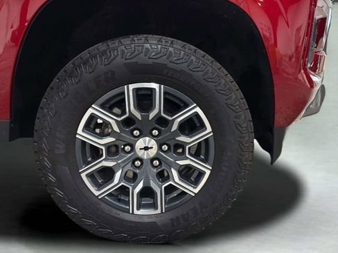 Used 2024 Chevrolet Colorado Z71 w/ Z71 Convenience Package 2 AWD/4WD image 43