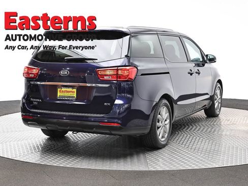 Used 2021 Kia Sedona EX image 5