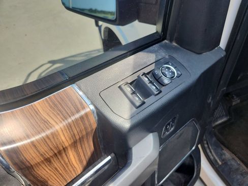 Used 2015 Ford F150 Lariat AWD/4WD image 17