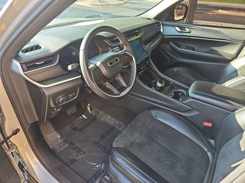 Certified 2023 Jeep Grand Cherokee L Laredo image 19