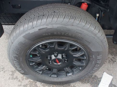 Used 2025 Toyota Tacoma SR5 AWD/4WD image 27