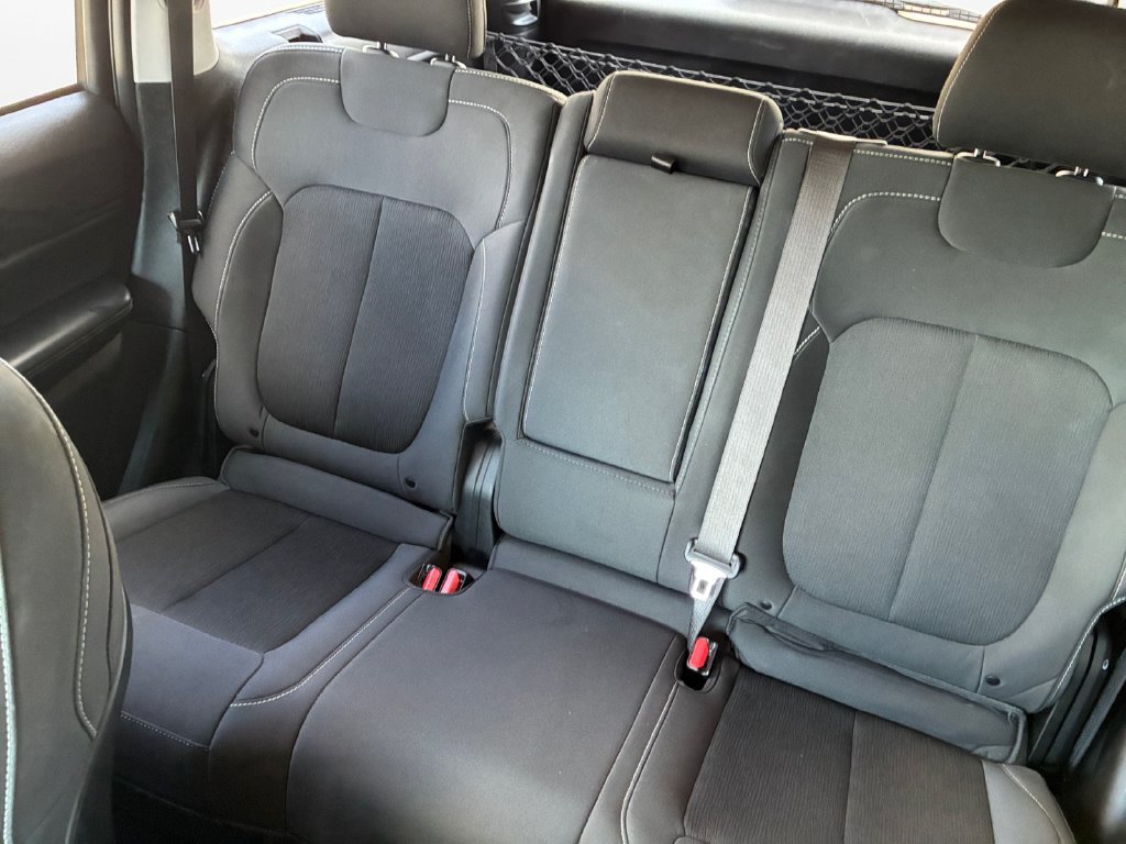 Used 2023 Jeep Grand Cherokee Laredo AWD/4WD image 21
