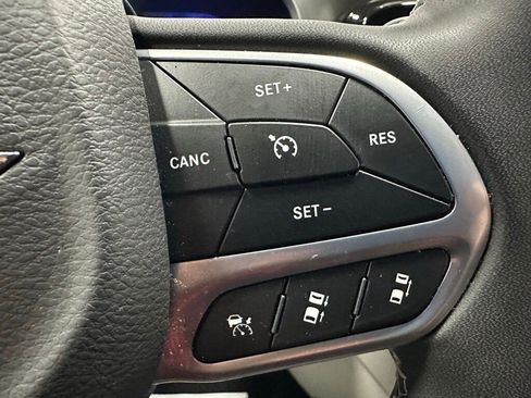 Used 2023 Chrysler Pacifica Touring-L image 20