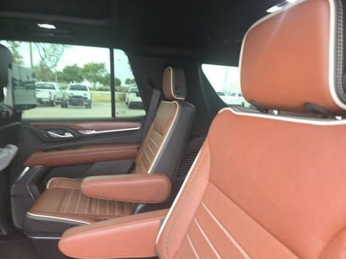 Used 2024 GMC Yukon Denali Ultimate image 10