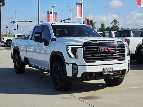 Used 2024 GMC Sierra 2500 AT4 w/ AT4 Premium Plus Package AWD/4WD image 3