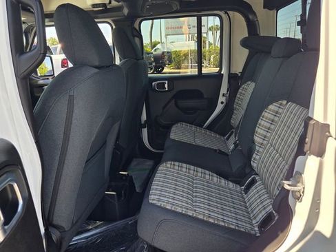 Used 2026 Jeep Gladiator Sport AWD/4WD image 15