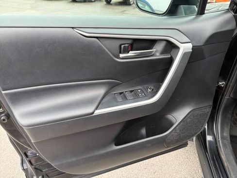 Used 2021 Toyota RAV4 XLE AWD/4WD image 16