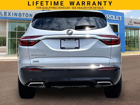 Used 2021 Buick Enclave Essence w/ Sound and Sites Package FWD image 4