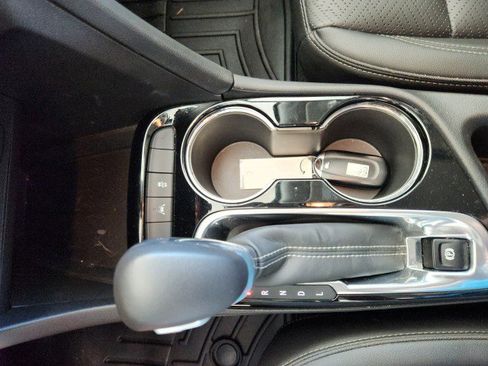 Used 2022 Buick Encore GX Essence w/ Experience Buick Package image 27