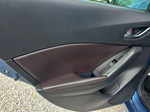 Used 2018 MAZDA MAZDA3 Touring FWD image 13