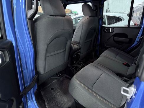 Used 2024 Jeep Gladiator Sport AWD/4WD image 18