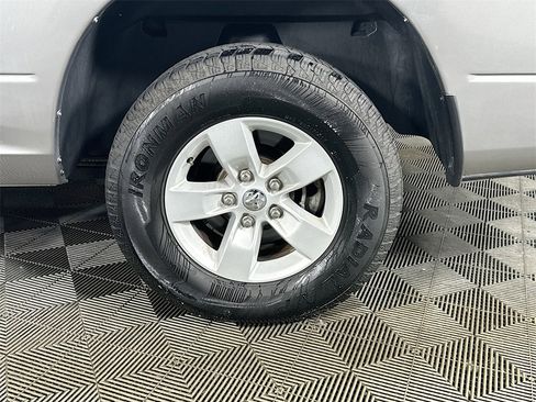 Used 2020 RAM 1500 Classic SLT image 33