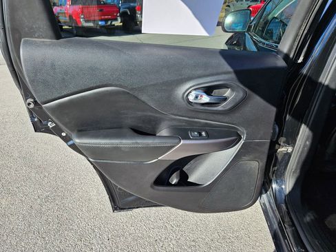 Used 2022 Jeep Cherokee Limited image 26