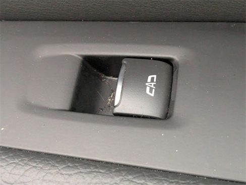 Certified 2025 GMC Yukon Denali image 37