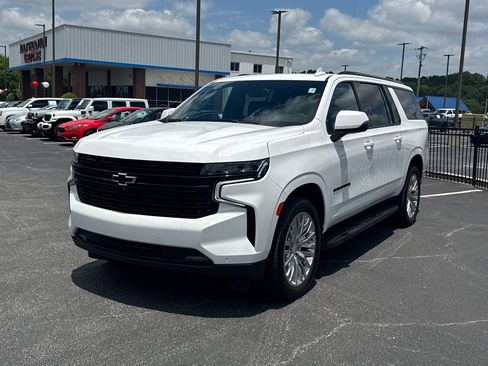 Used 2023 Chevrolet Suburban RST w/ Luxury Package AWD/4WD image 2