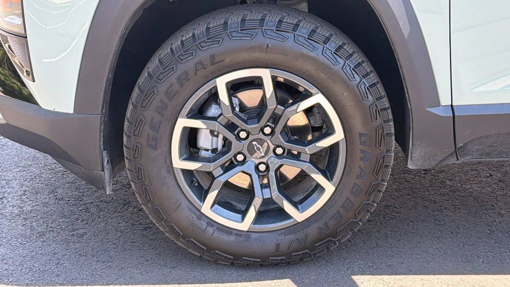 Used 2025 Chevrolet Equinox ACTIV AWD/4WD image 9